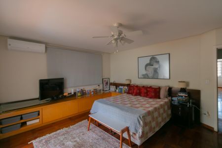 Casa à venda com 393m², 4 quartos e 3 vagas