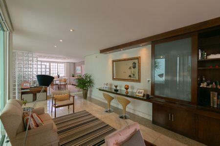 Casa à venda com 393m², 4 quartos e 3 vagas