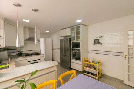 Casa à venda com 393m², 4 quartos e 3 vagas