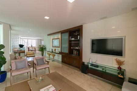 Casa à venda com 393m², 4 quartos e 3 vagas