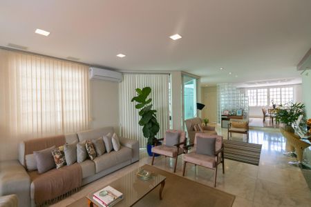 Casa à venda com 4 quartos, 393m² em Castelo, Belo Horizonte