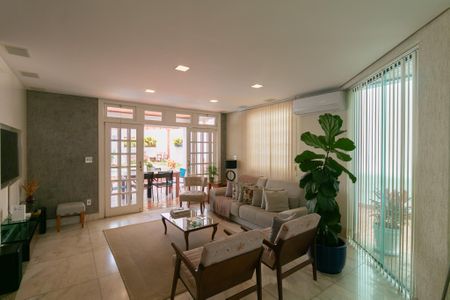 Casa à venda com 393m², 4 quartos e 3 vagas