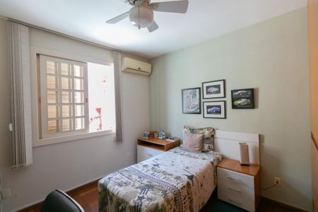 Casa à venda com 393m², 4 quartos e 3 vagas