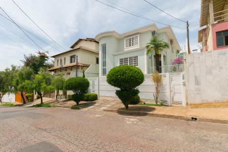 Casa à venda com 393m², 4 quartos e 3 vagas
