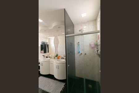 Casa à venda com 393m², 4 quartos e 3 vagas