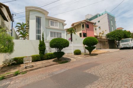 Casa à venda com 393m², 4 quartos e 3 vagas