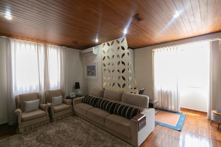 Casa à venda com 393m², 4 quartos e 3 vagas