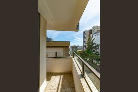 Apartamento à venda com 140m², 3 quartos e 3 vagasVaranda da Suíte