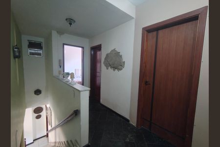 Casa de condomínio à venda com 345m², 4 quartos e 2 vagasHall / Circulação