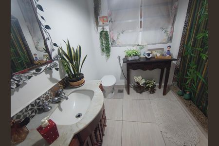 Casa de condomínio à venda com 345m², 4 quartos e 2 vagasLavabo