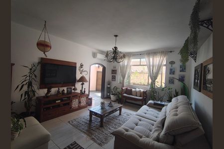 Casa de condomínio à venda com 345m², 4 quartos e 2 vagasSala de TV