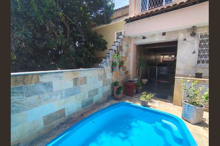 Casa de condomínio à venda com 345m², 4 quartos e 2 vagasPiscina