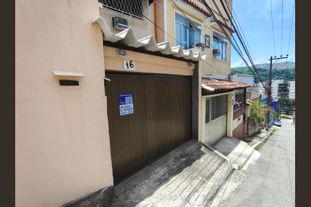 Casa de condomínio à venda com 345m², 4 quartos e 2 vagasFachada Casa