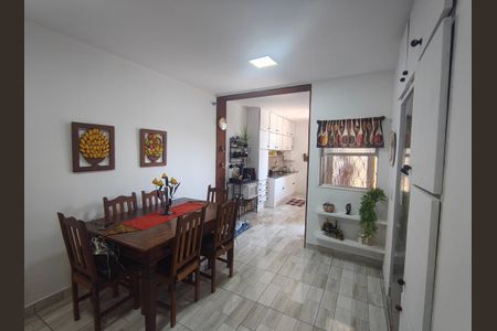 Casa de condomínio à venda com 345m², 4 quartos e 2 vagasCozinhaSala de Jantar