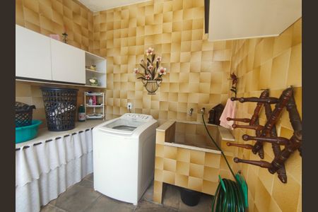 Casa de condomínio à venda com 345m², 4 quartos e 2 vagasLavanderia