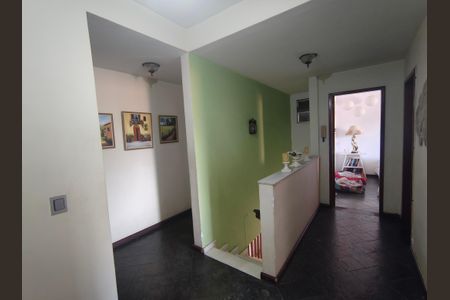 Casa de condomínio à venda com 345m², 4 quartos e 2 vagasHall / Circulação