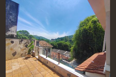 Casa de condomínio à venda com 345m², 4 quartos e 2 vagasVaranda