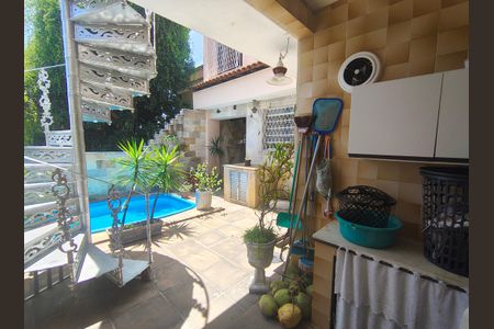 Casa de condomínio à venda com 345m², 4 quartos e 2 vagasLavanderia