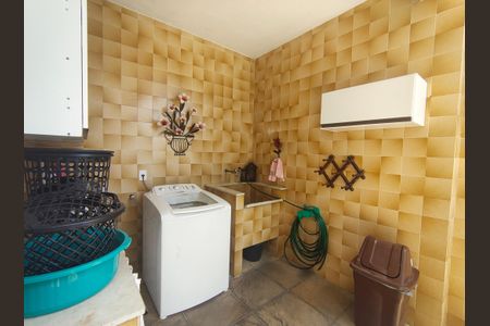 Casa de condomínio à venda com 345m², 4 quartos e 2 vagasLavanderia