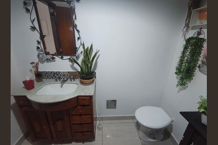 Casa de condomínio à venda com 345m², 4 quartos e 2 vagasLavabo