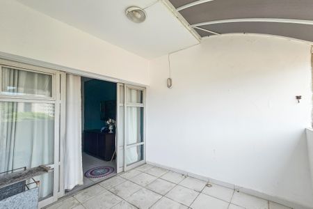 Apartamento para alugar com 80m², 2 quartos e 1 vagavaranda
