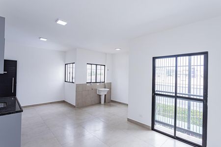 Sala, cozinha e área de serviço de apartamento para alugar com 1 quarto, 32m² em Brasilândia, São Paulo