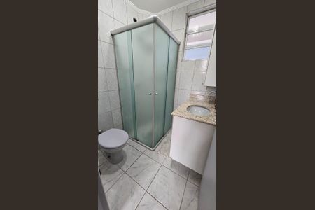 Banheiro de apartamento para alugar com 1 quarto, 48m² em Ponta da Praia, Santos