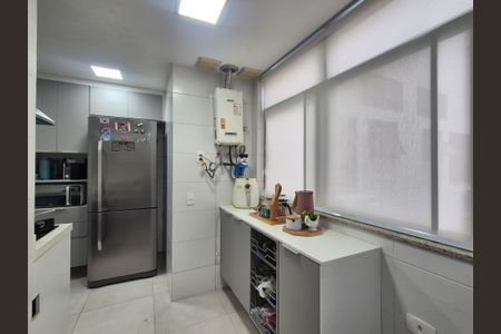 Apartamento à venda com 115m², 3 quartos e 2 vagas Apartamento à venda com 115m², 3 quartos e 2 vagasÁrea de Serviço