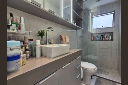 Apartamento à venda com 115m², 3 quartos e 2 vagas Apartamento à venda com 115m², 3 quartos e 2 vagasBanheiro suite