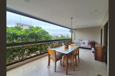 Apartamento à venda com 115m², 3 quartos e 2 vagas Apartamento à venda com 115m², 3 quartos e 2 vagasVaranda