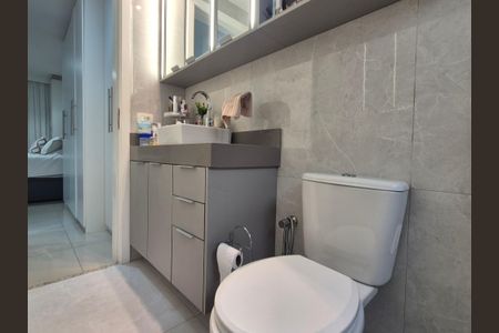 Apartamento à venda com 115m², 3 quartos e 2 vagas Apartamento à venda com 115m², 3 quartos e 2 vagasBanheiro suite