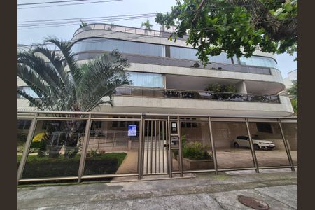 Apartamento à venda com 115m², 3 quartos e 2 vagas Apartamento à venda com 115m², 3 quartos e 2 vagasFachada