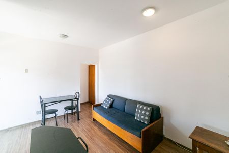 Sala de kitnet/studio para alugar com 1 quarto, 48m² em Funcionários, Belo Horizonte