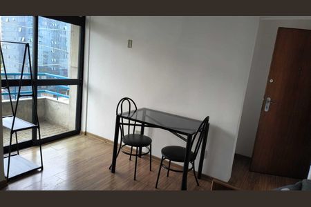 Sala de kitnet/studio para alugar com 1 quarto, 48m² em Funcionários, Belo Horizonte
