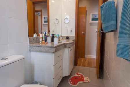 Apartamento à venda com 83m², 3 quartos e 2 vagas Apartamento à venda com 83m², 3 quartos e 2 vagasBanheiro Social