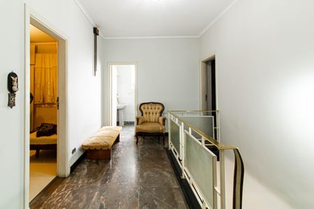 Casa à venda com 450m², 4 quartos e 15 vagas Casa à venda com 450m², 4 quartos e 15 vagasEscada