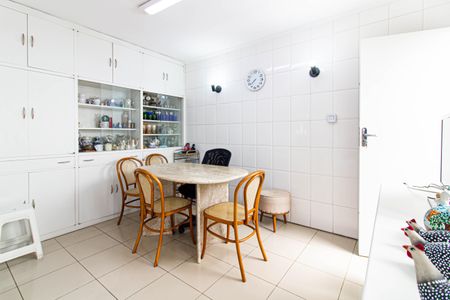 Casa à venda com 450m², 4 quartos e 15 vagas Casa à venda com 450m², 4 quartos e 15 vagasCozinha