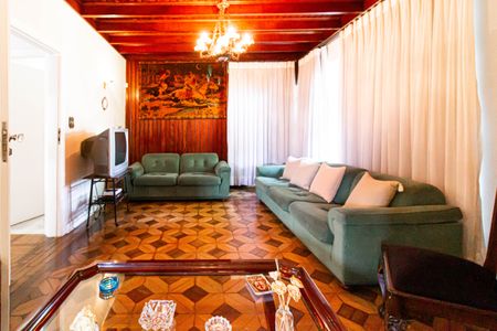 Casa à venda com 450m², 4 quartos e 15 vagas Casa à venda com 450m², 4 quartos e 15 vagasSala