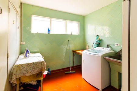 Casa à venda com 450m², 4 quartos e 15 vagas Casa à venda com 450m², 4 quartos e 15 vagasÁrea de Serviço