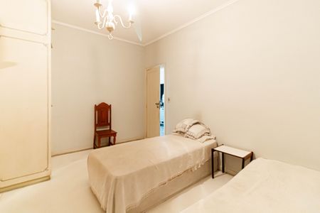 Casa à venda com 450m², 4 quartos e 15 vagas Casa à venda com 450m², 4 quartos e 15 vagasQuarto 1