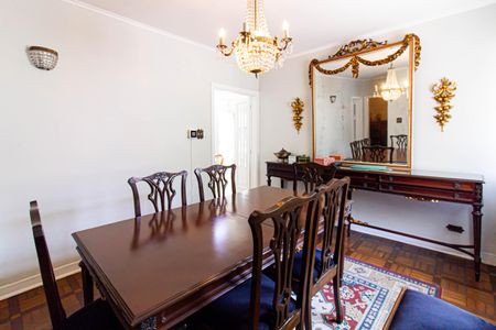 Casa à venda com 450m², 4 quartos e 15 vagas Casa à venda com 450m², 4 quartos e 15 vagasSala de Jantar