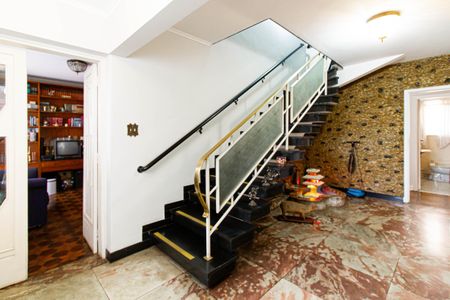 Casa à venda com 450m², 4 quartos e 15 vagas Casa à venda com 450m², 4 quartos e 15 vagasEntrada