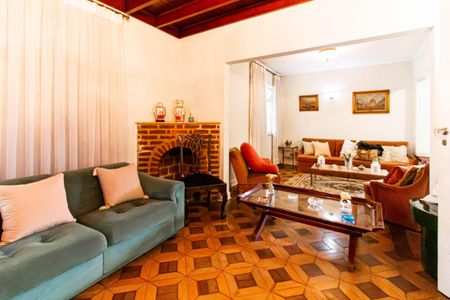 Casa à venda com 450m², 4 quartos e 15 vagas Casa à venda com 450m², 4 quartos e 15 vagasSala