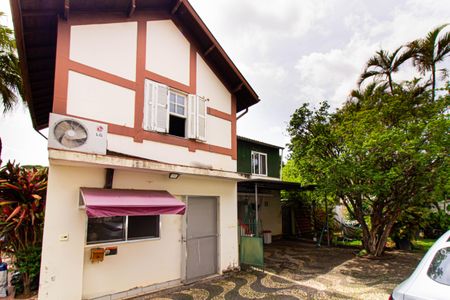 Casa à venda com 450m², 4 quartos e 15 vagas Casa à venda com 450m², 4 quartos e 15 vagasEdícula