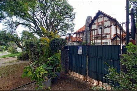 Casa à venda com 450m², 4 quartos e 15 vagas Casa à venda com 450m², 4 quartos e 15 vagasFachada + Plaquinha