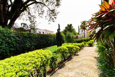 Casa à venda com 450m², 4 quartos e 15 vagas Casa à venda com 450m², 4 quartos e 15 vagasÁrea externa