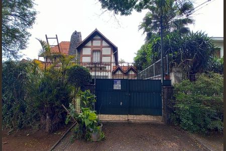 Casa à venda com 450m², 4 quartos e 15 vagas Casa à venda com 450m², 4 quartos e 15 vagasFachada + Plaquinha