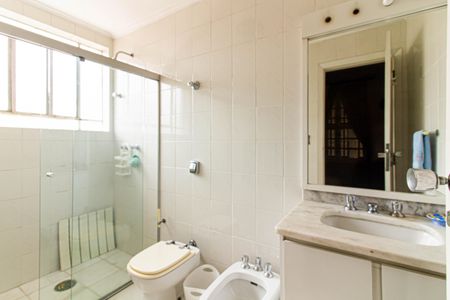 Casa à venda com 450m², 4 quartos e 15 vagas Casa à venda com 450m², 4 quartos e 15 vagasBanheiro da Suíte 2