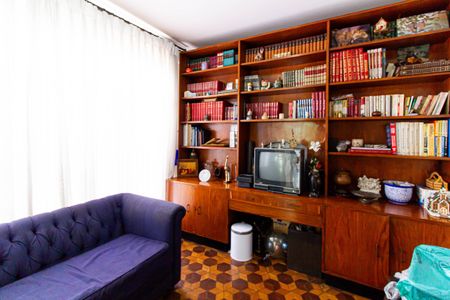 Casa à venda com 450m², 4 quartos e 15 vagas Casa à venda com 450m², 4 quartos e 15 vagasEscritório