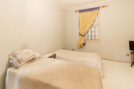 Casa à venda com 450m², 4 quartos e 15 vagas Casa à venda com 450m², 4 quartos e 15 vagasQuarto 1